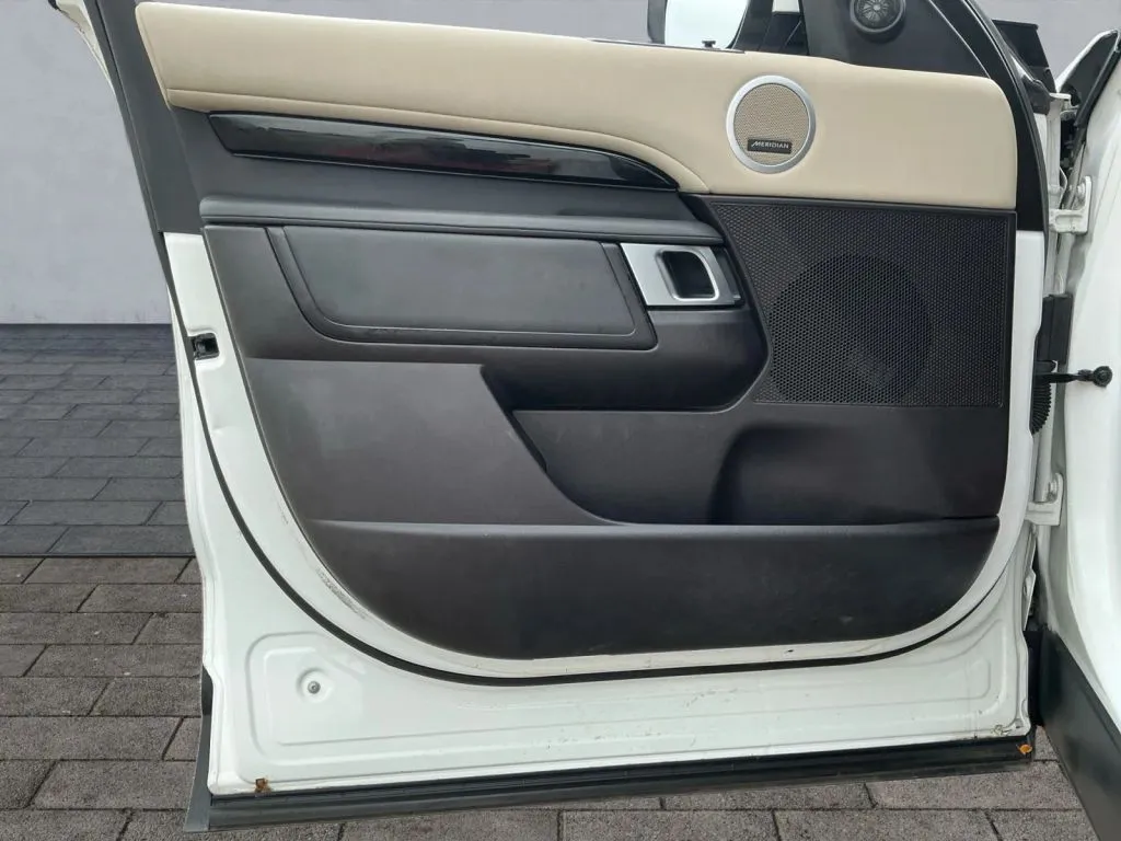 Land Rover Discovery photo 10