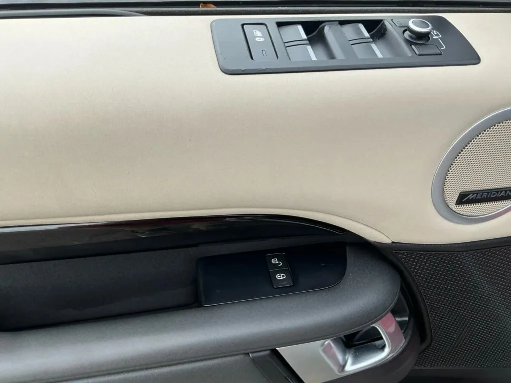 Land Rover Discovery photo 11