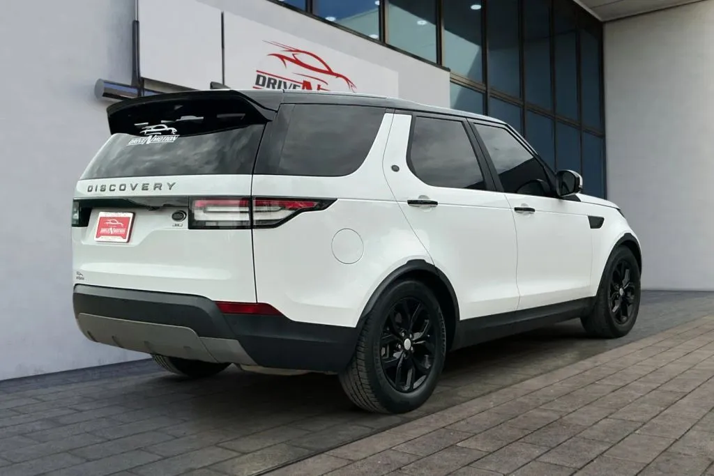 More photos of 2018 Land Rover Discovery SE Sport Utility 4D at Drive N-Motion Greeley, CO