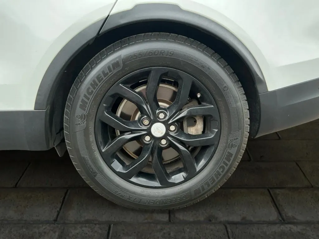 Land Rover Discovery photo 18