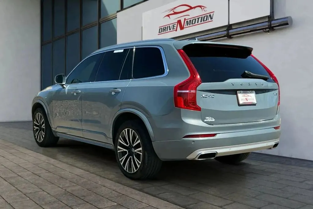 More photos of 2020 Volvo XC90 T6 Momentum Sport Utility 4D at Drive N-Motion Greeley, CO