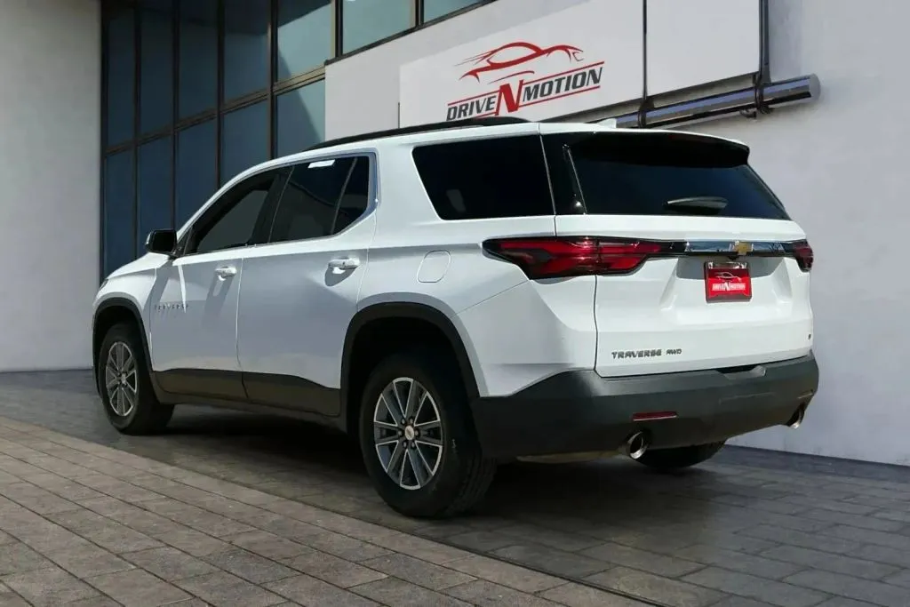 More photos of 2023 Chevrolet Traverse LT Sport Utility 4D at Drive N-Motion Greeley, CO