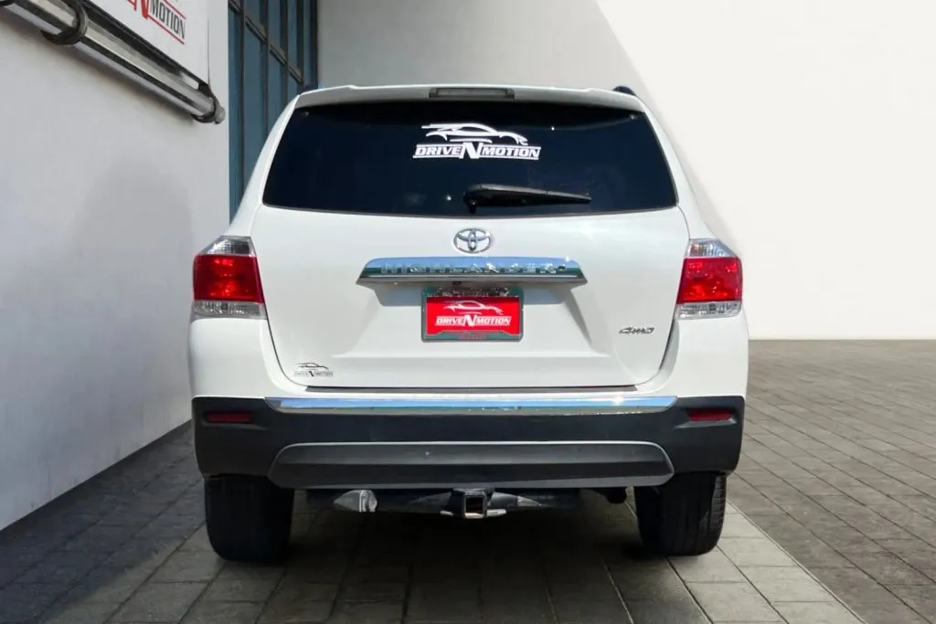 More photos of 2013 Toyota Highlander Limited Sport Utility 4D at Drive N-Motion Greeley, CO
