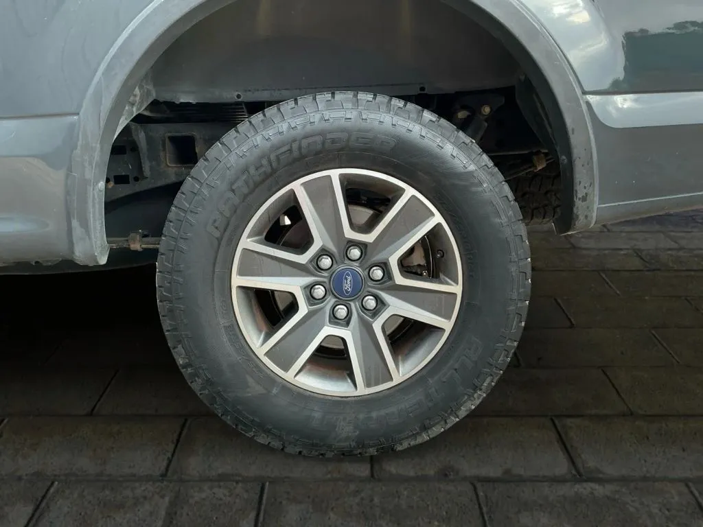 Ford F-150 photo 18