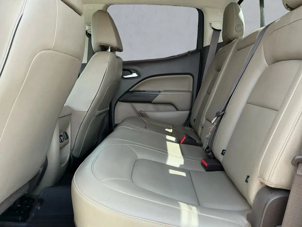 GMC Canyon photo 14