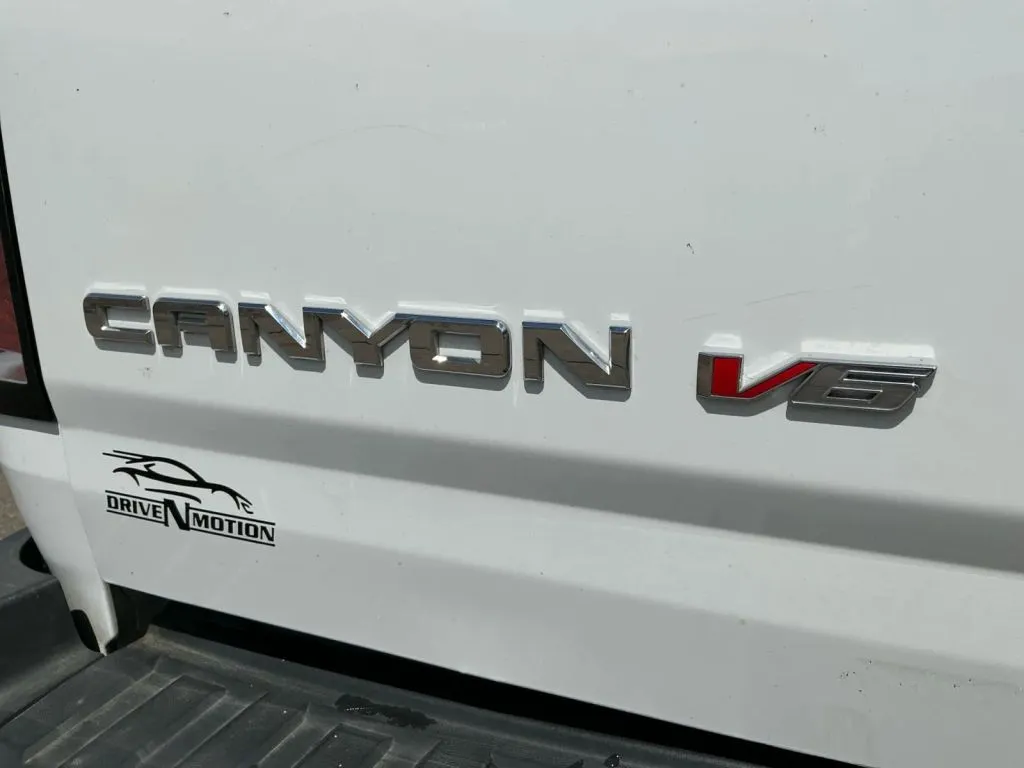 GMC Canyon photo 18