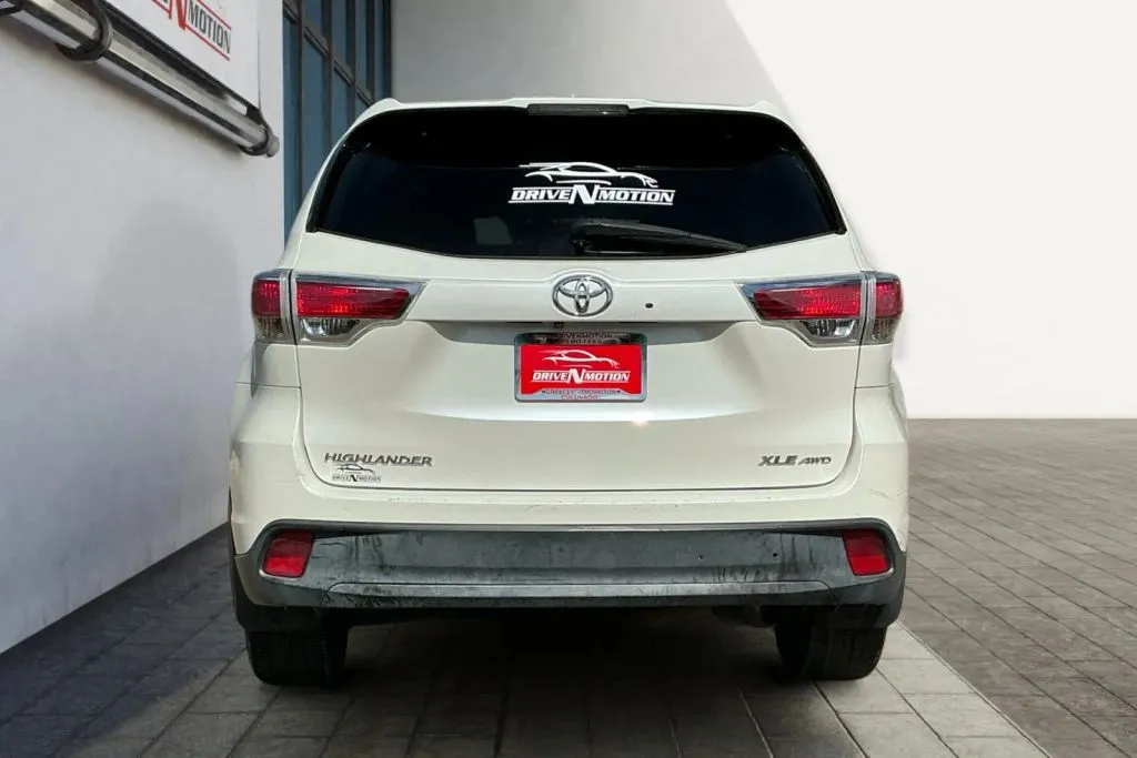 More photos of 2015 Toyota Highlander XLE Sport Utility 4D at Drive N-Motion Greeley, CO