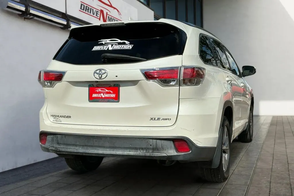 More photos of 2015 Toyota Highlander XLE Sport Utility 4D at Drive N-Motion Greeley, CO