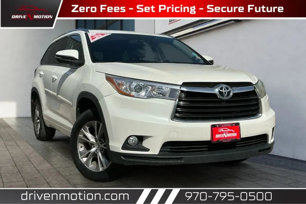 White 2015 Toyota Highlander XLE Sport Utility 4D for sale in Greeley, CO