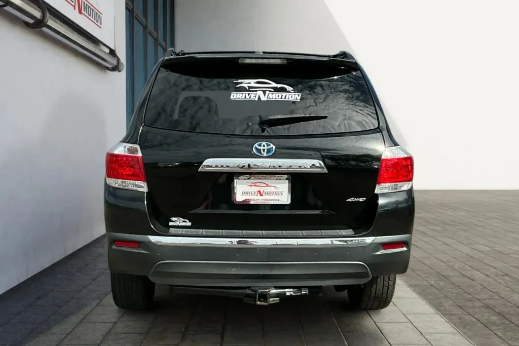 More photos of 2011 Toyota Highlander SE Sport Utility 4D at Drive N-Motion Greeley, CO