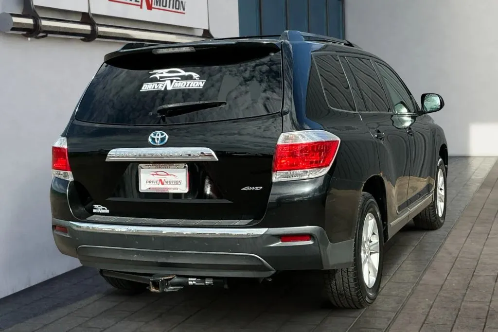 More photos of 2011 Toyota Highlander SE Sport Utility 4D at Drive N-Motion Greeley, CO