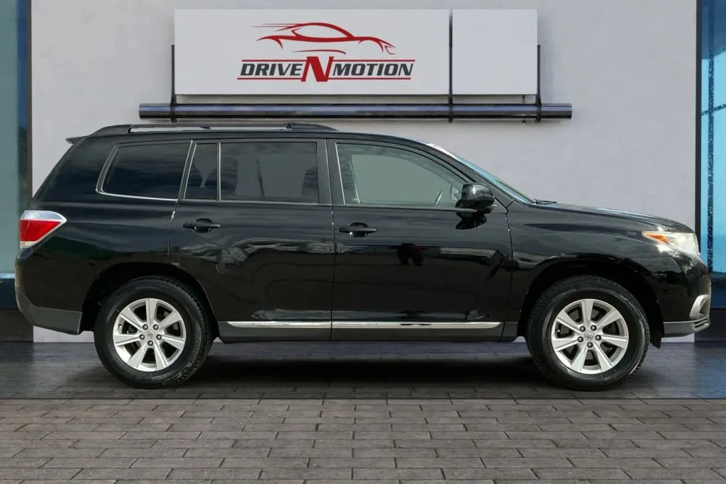 Another view of 2011 Toyota Highlander SE Sport Utility 4D for sale in Greeley, CO at Drive N-Motion Greeley