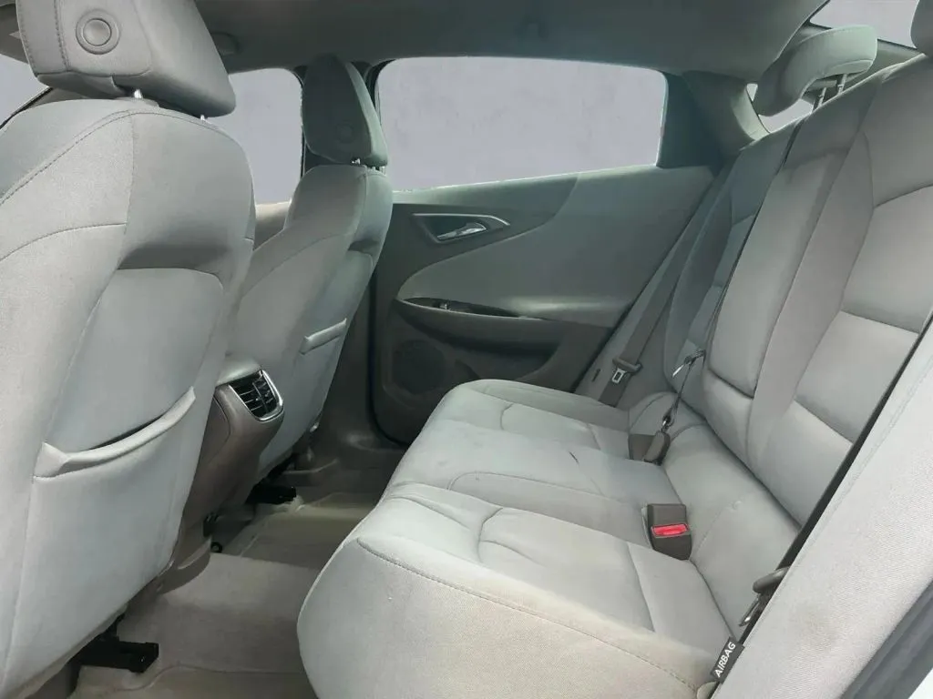 Chevrolet Malibu photo 14
