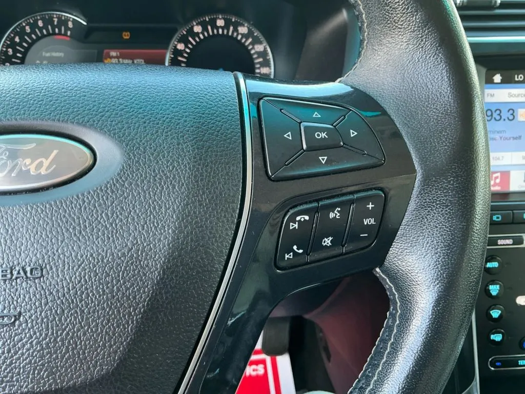 Ford Explorer photo 29
