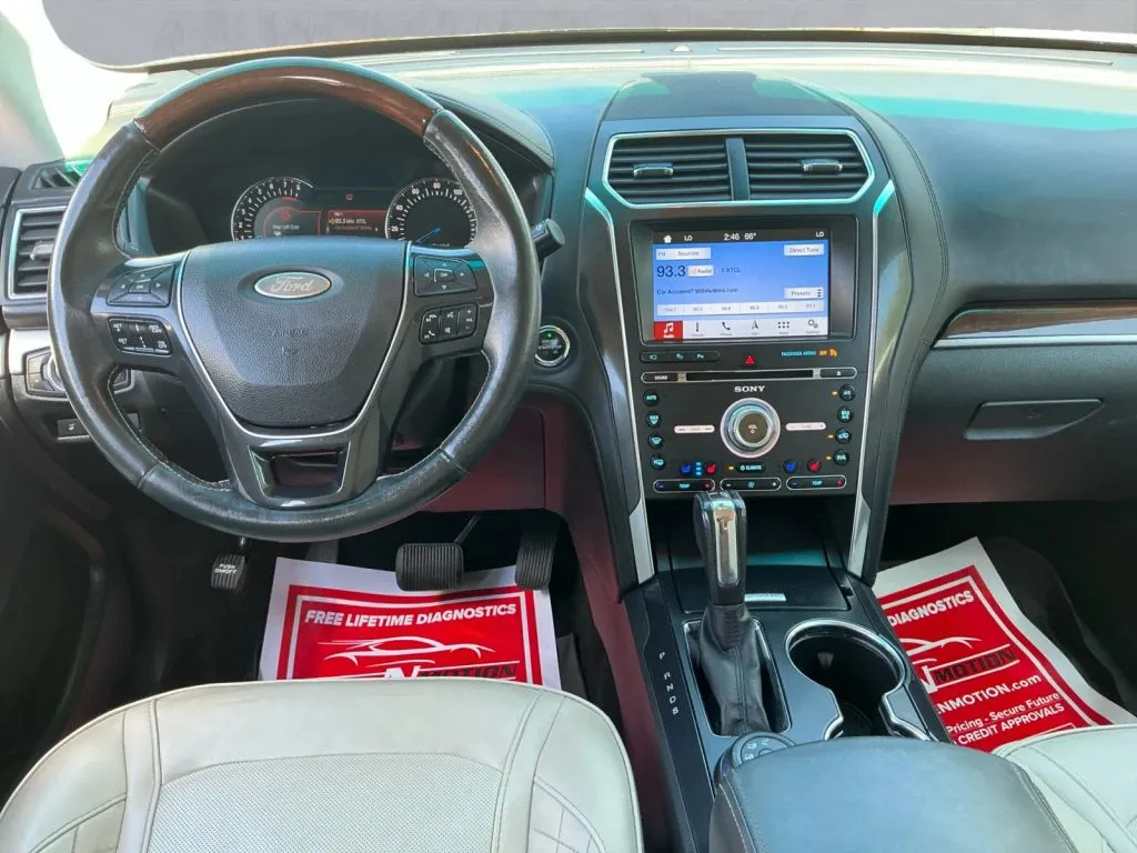 Ford Explorer photo 16
