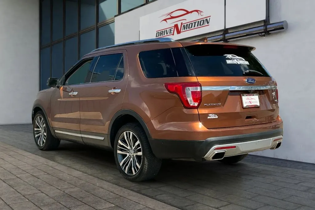 Ford Explorer photo 6