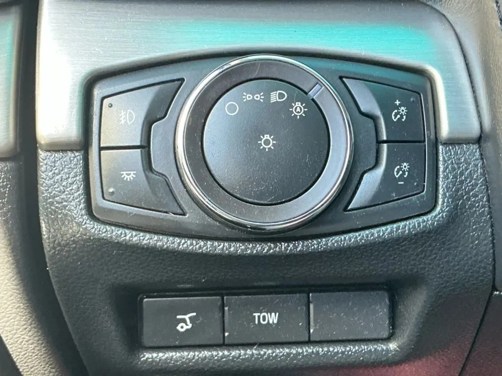 Ford Explorer photo 38