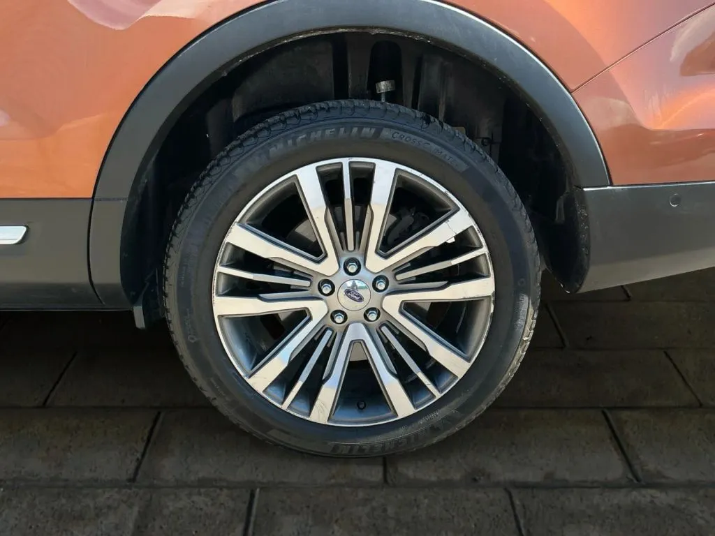 Ford Explorer photo 18