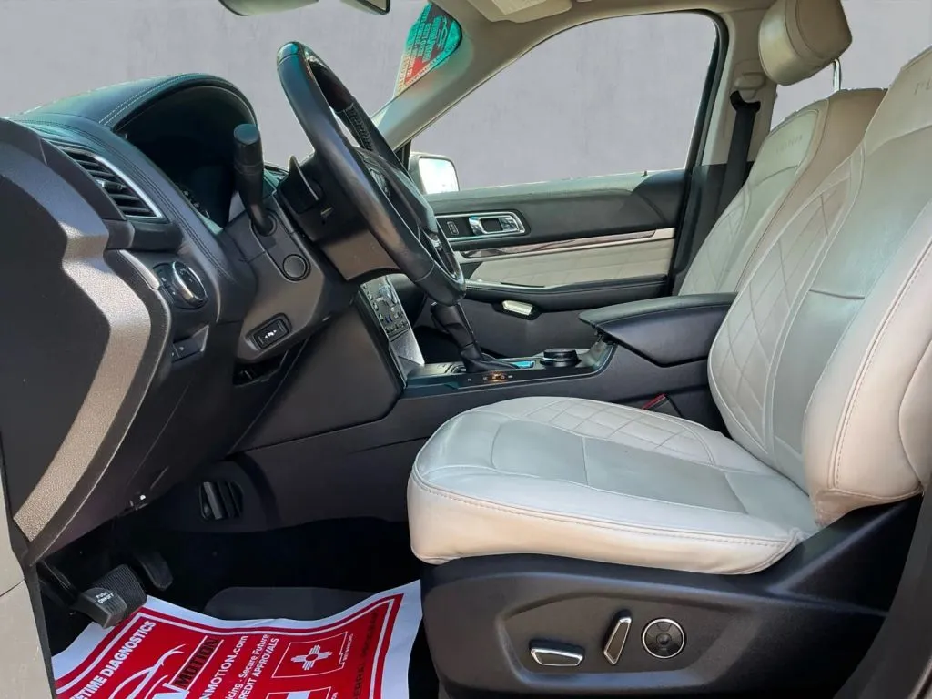 Ford Explorer photo 12
