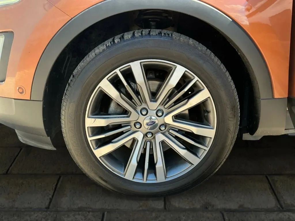 Ford Explorer photo 25