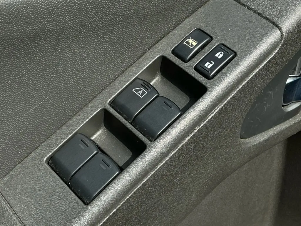 Nissan Frontier photo 11