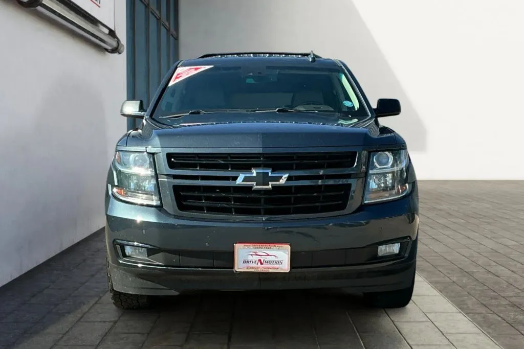 Chevrolet Suburban photo 8