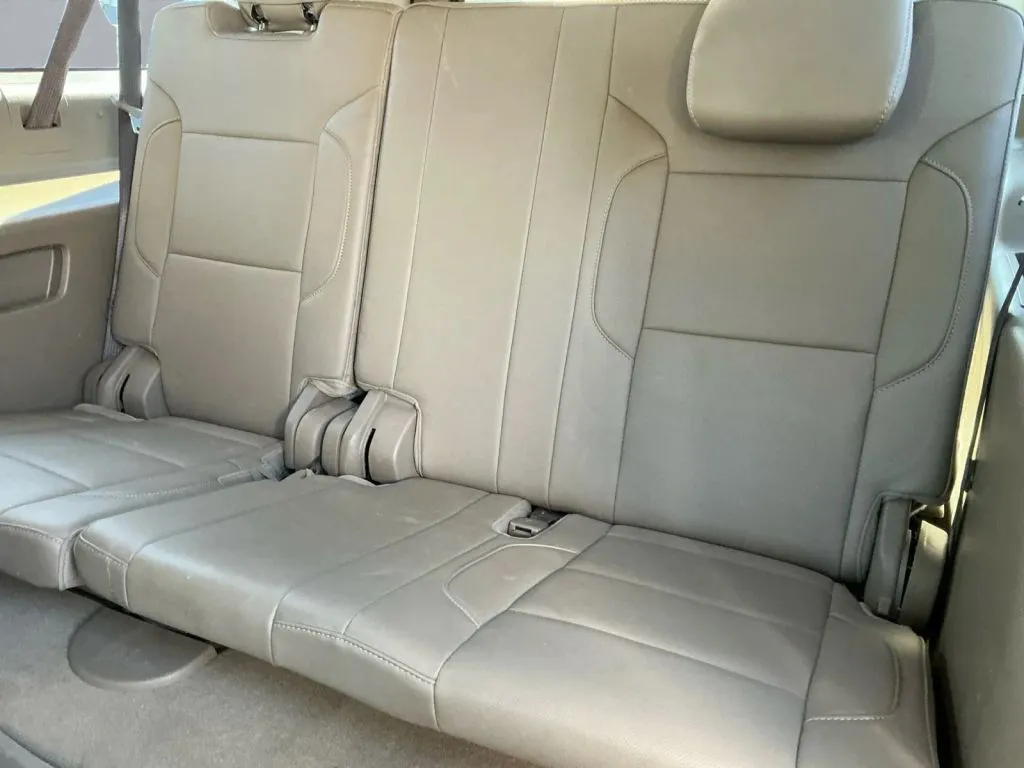 Chevrolet Suburban photo 17