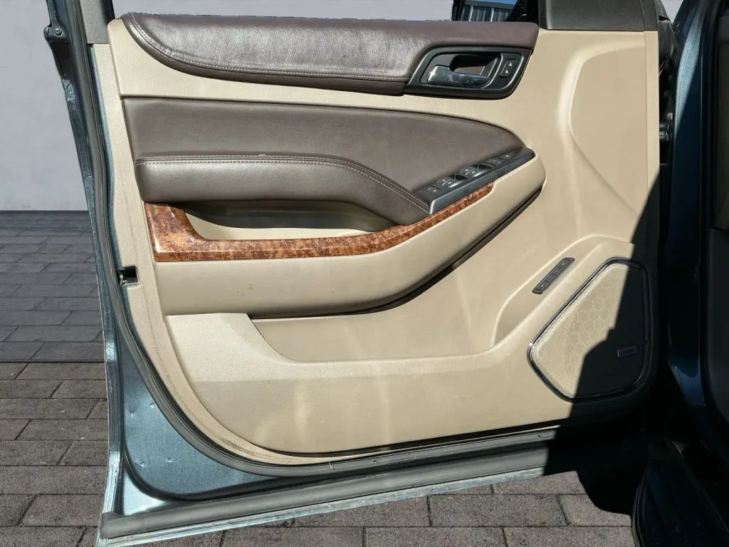 Chevrolet Suburban photo 10