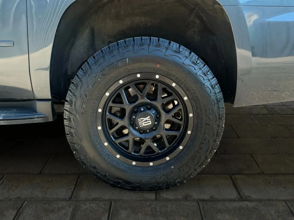 Chevrolet Suburban photo 19