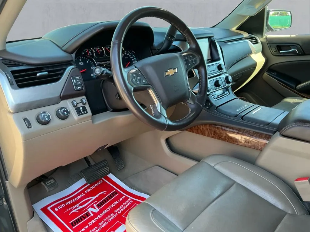 Chevrolet Suburban photo 13