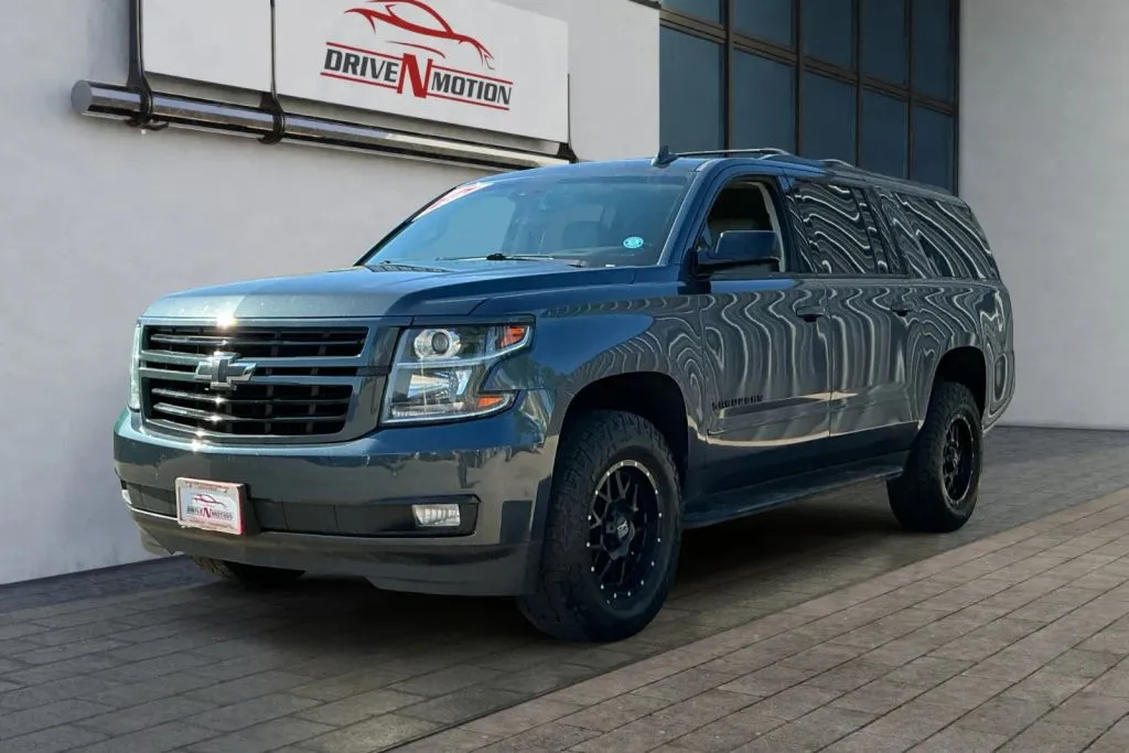 Chevrolet Suburban photo 7