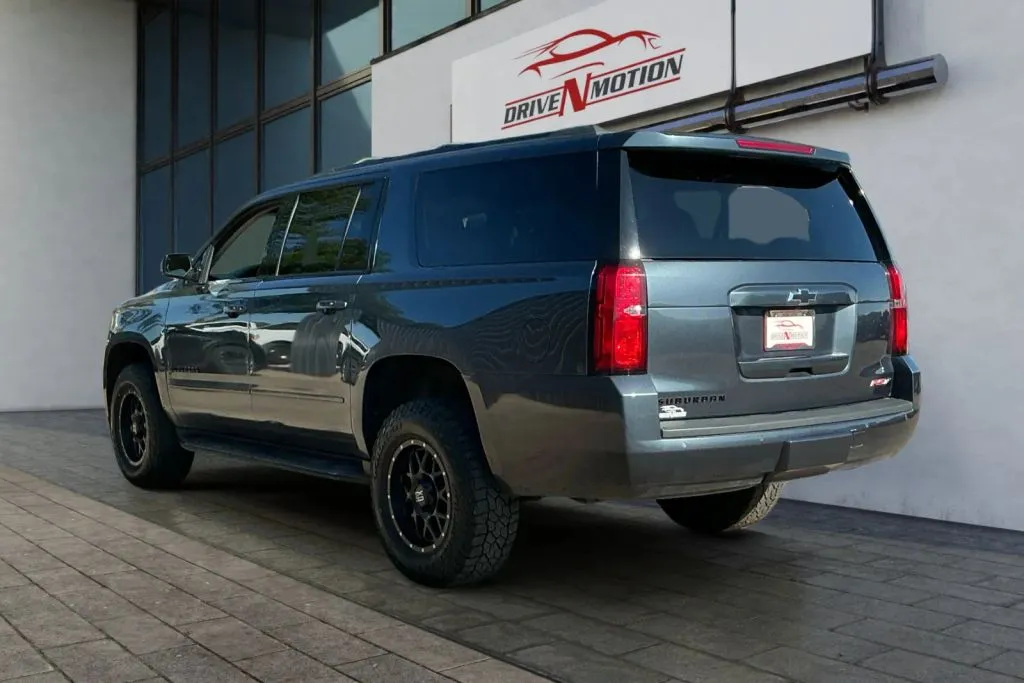 Chevrolet Suburban photo 6