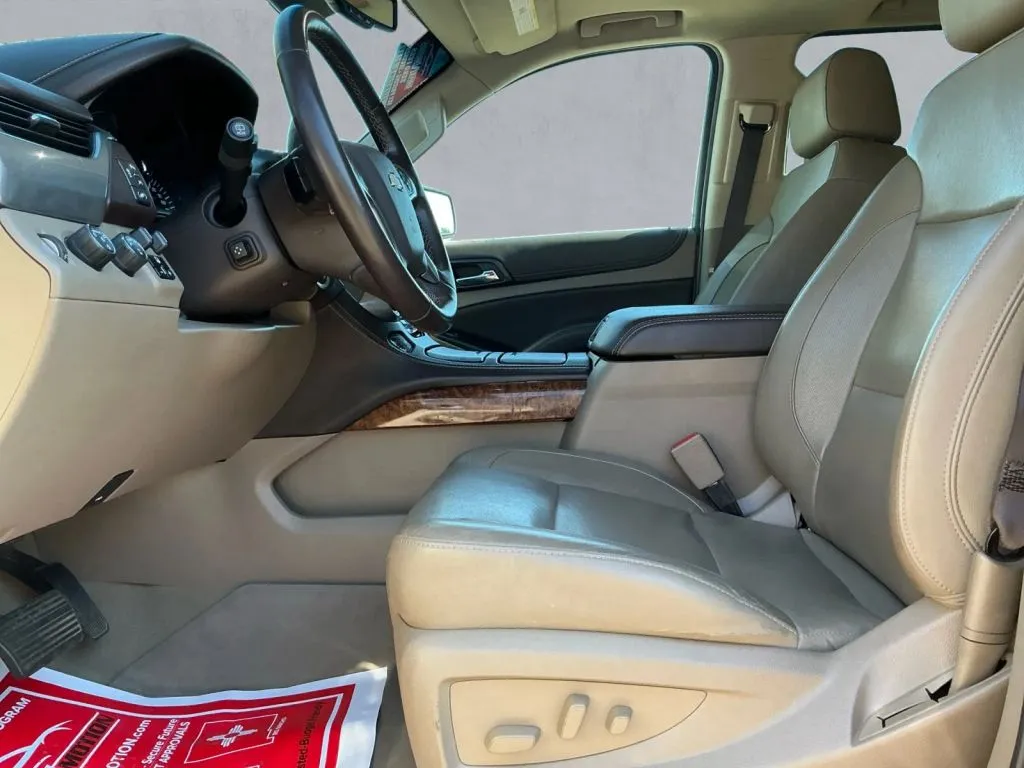 Chevrolet Suburban photo 12