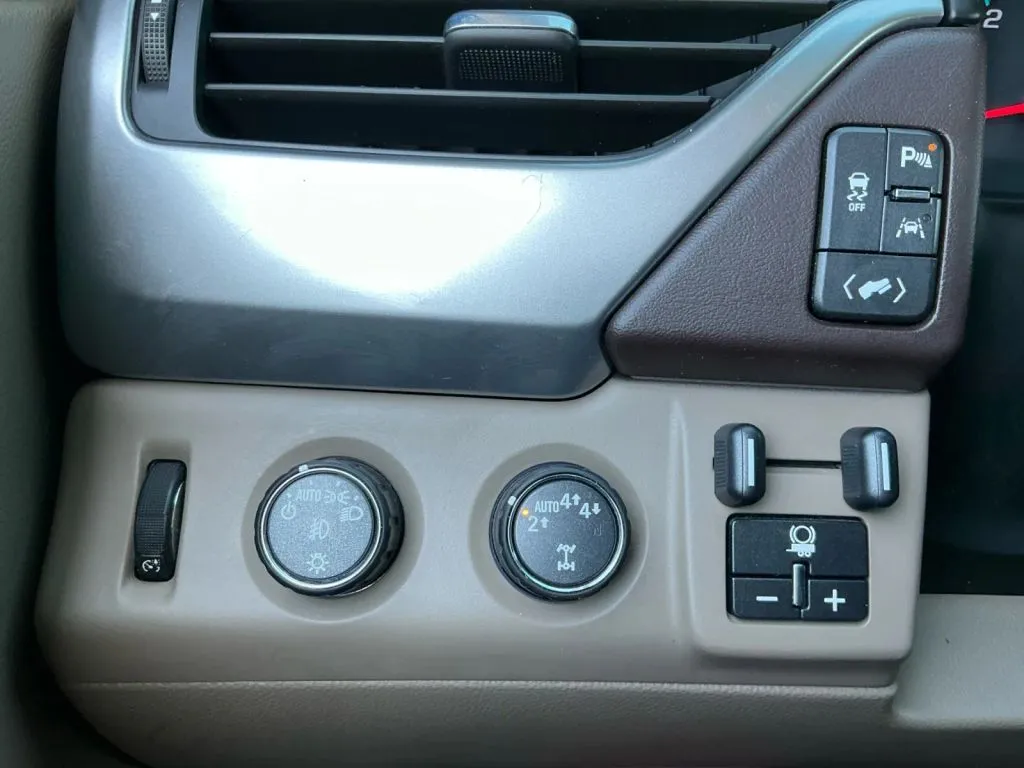 Chevrolet Suburban photo 37