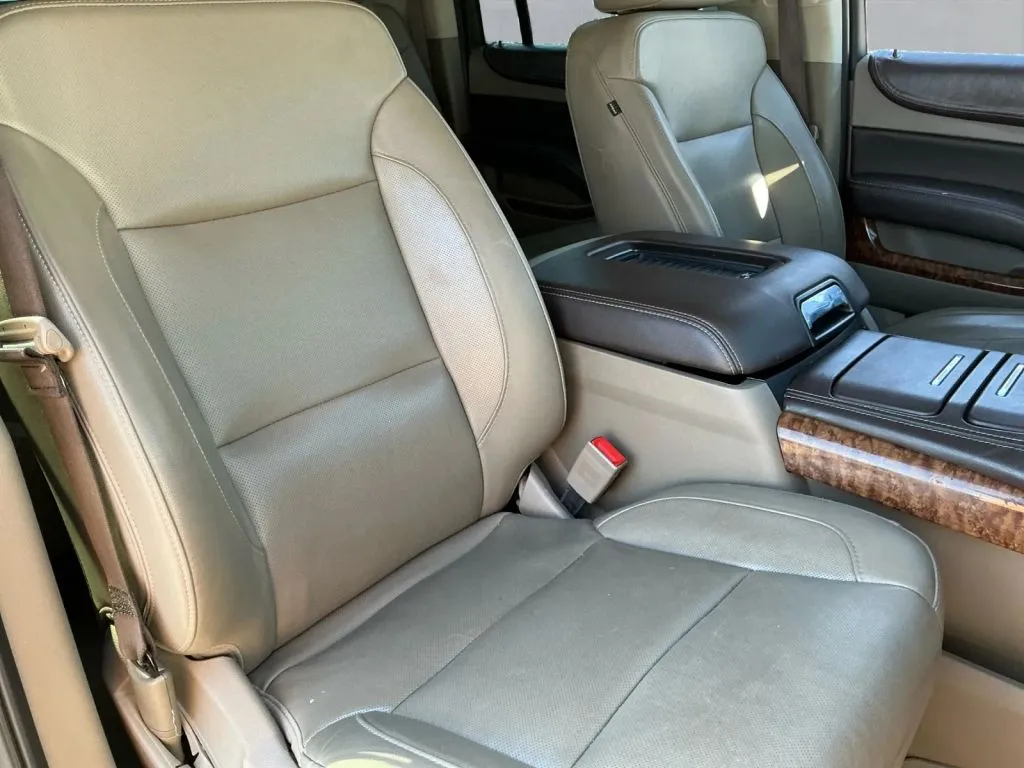 Chevrolet Suburban photo 23
