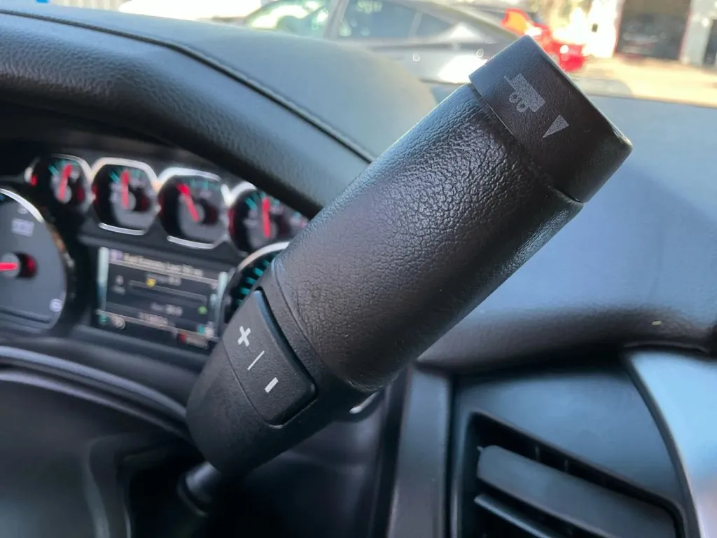 Chevrolet Suburban photo 35