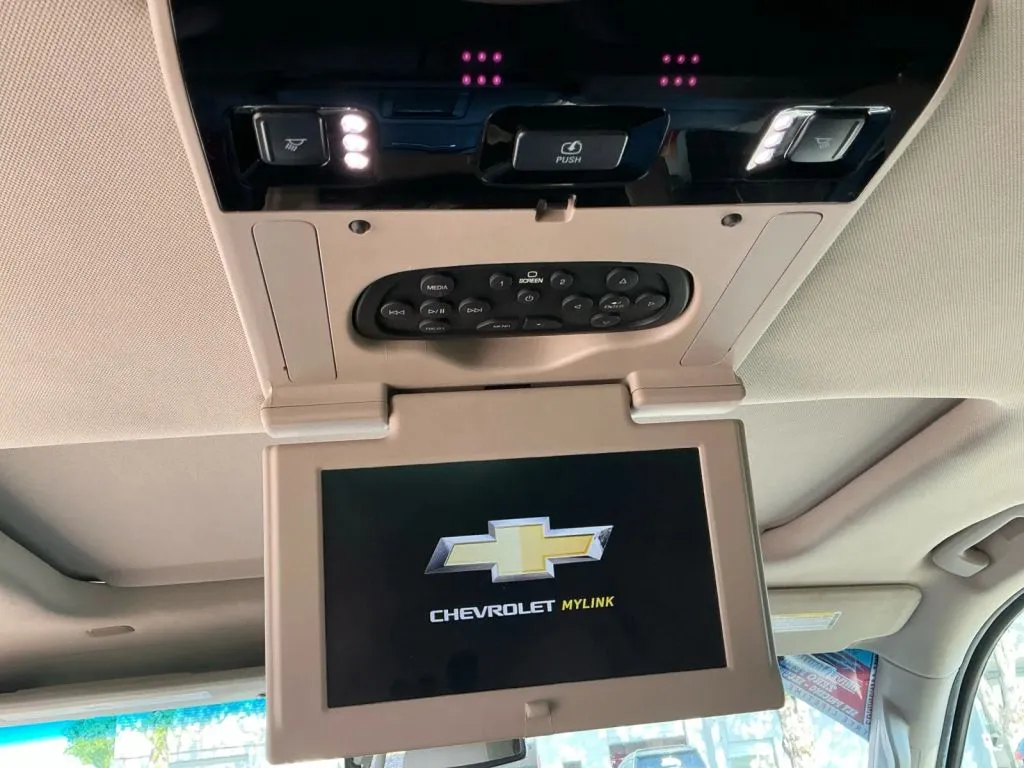 Chevrolet Suburban photo 38