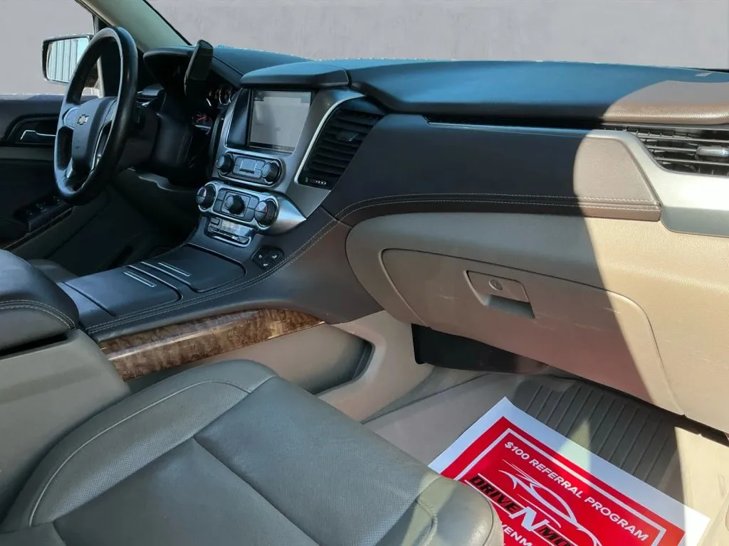 Chevrolet Suburban photo 21