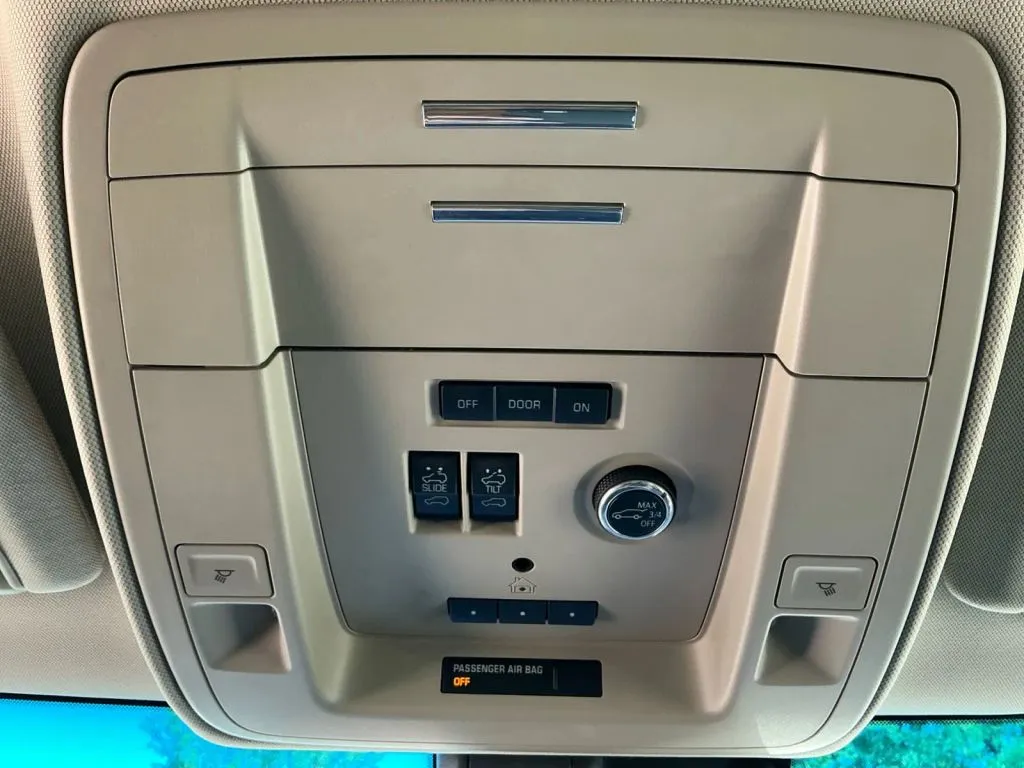 Chevrolet Suburban photo 36