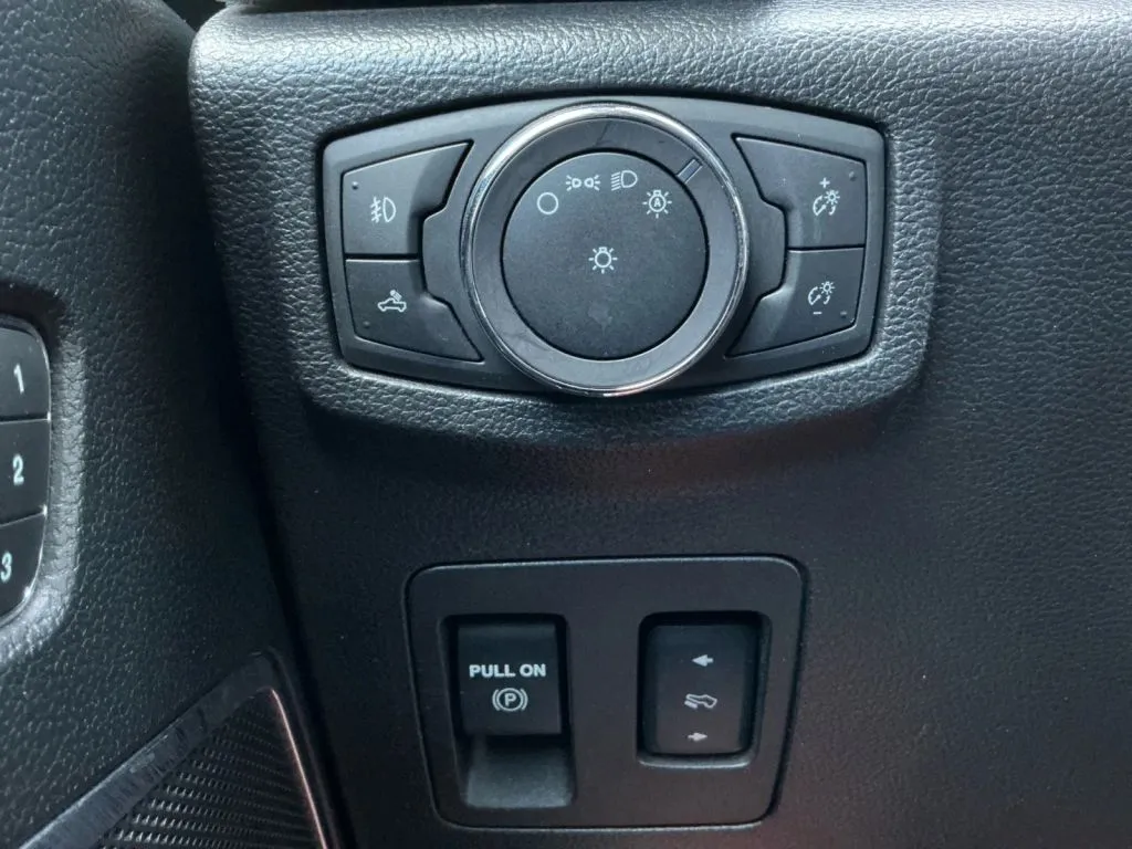 Ford F-150 photo 36