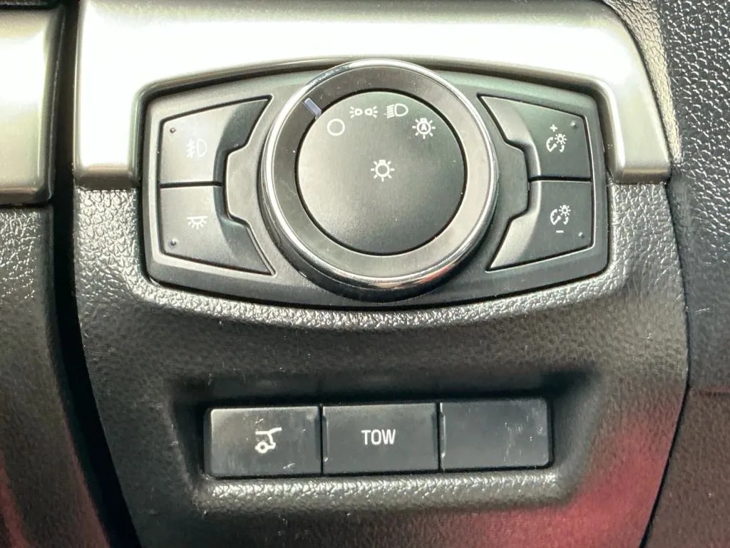 Ford Explorer photo 37