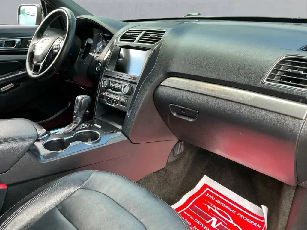 Ford Explorer photo 21