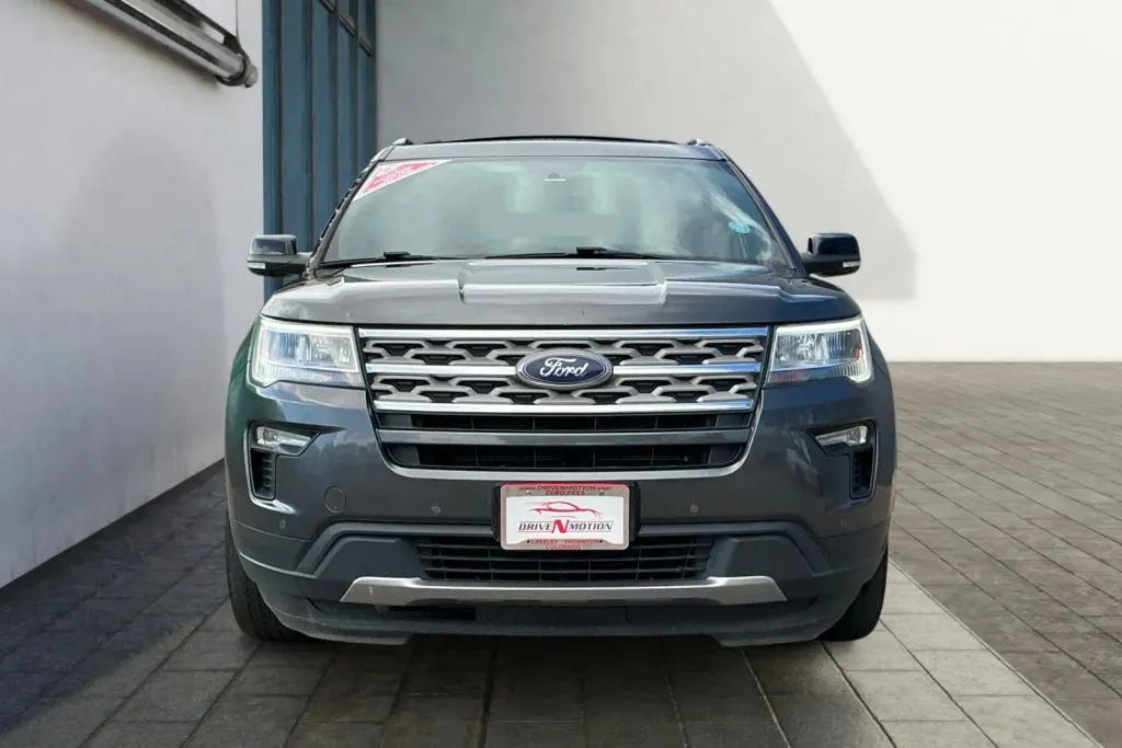 Ford Explorer photo 8