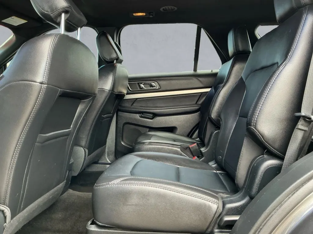 Ford Explorer photo 14