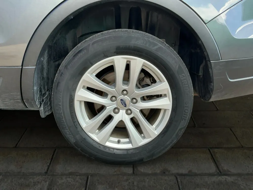 Ford Explorer photo 18