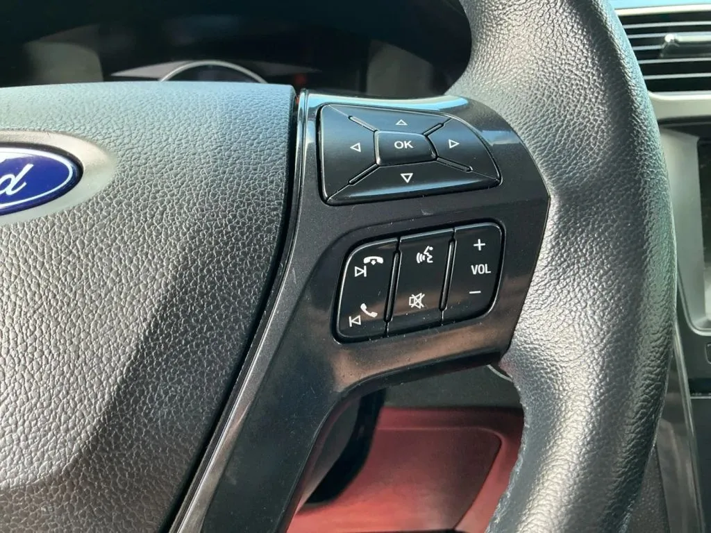 Ford Explorer photo 29