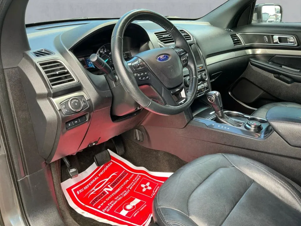Ford Explorer photo 13