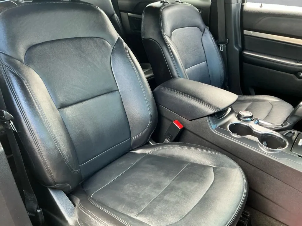 Ford Explorer photo 23