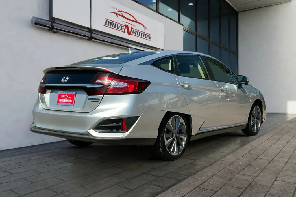 More photos of 2018 Honda Clarity Plug-in Hybrid Touring Sedan 4D at Drive N-Motion Greeley, CO