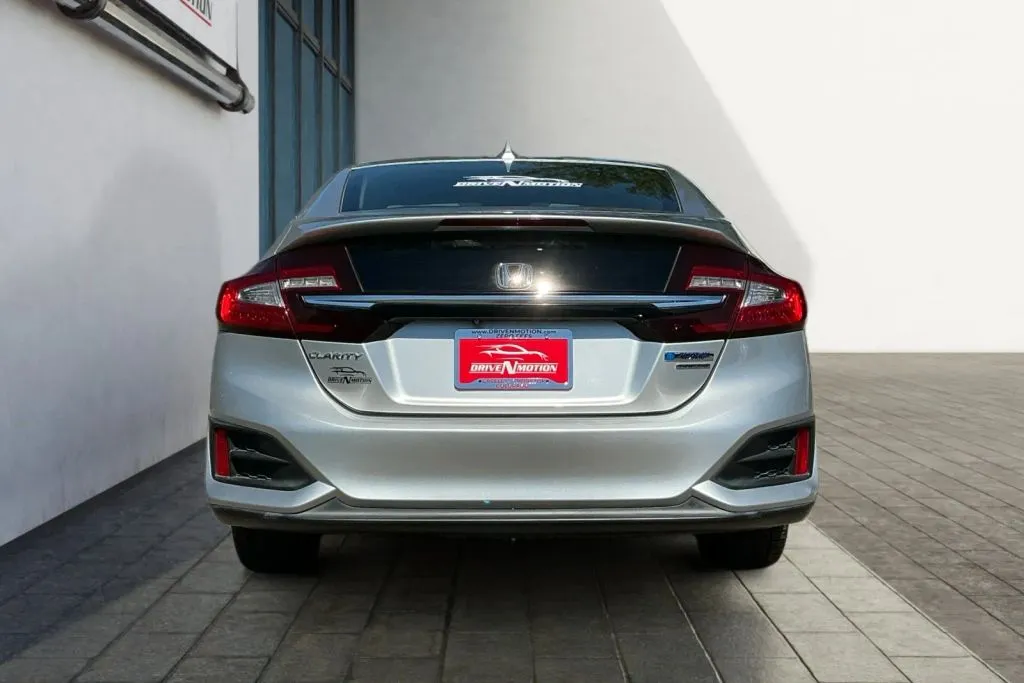 More photos of 2018 Honda Clarity Plug-in Hybrid Touring Sedan 4D at Drive N-Motion Greeley, CO